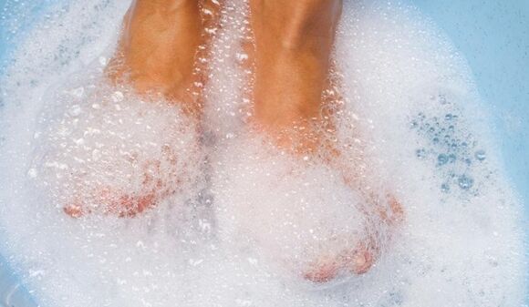 baths with laundry soap to treat fungus on toenails