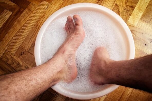 treatment of fungus on nails with a soda bath